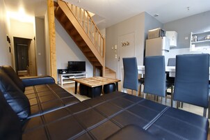 Apartamento familiar (F4 rdc D) | Zona de estar | Una televisión