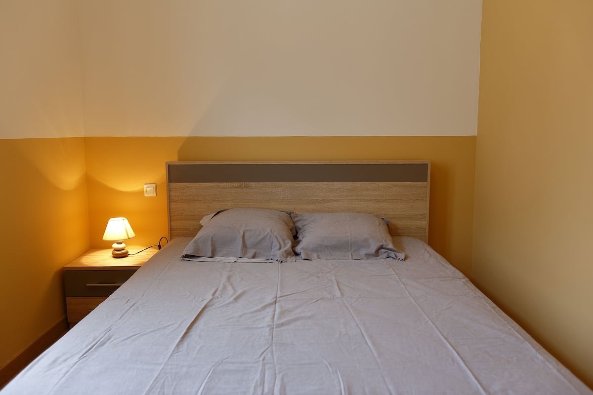 Blackout curtains, soundproofing, free cots/infant beds, free WiFi