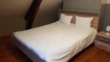 Decoración personalizada, muebles diferentes y cortinas blackout