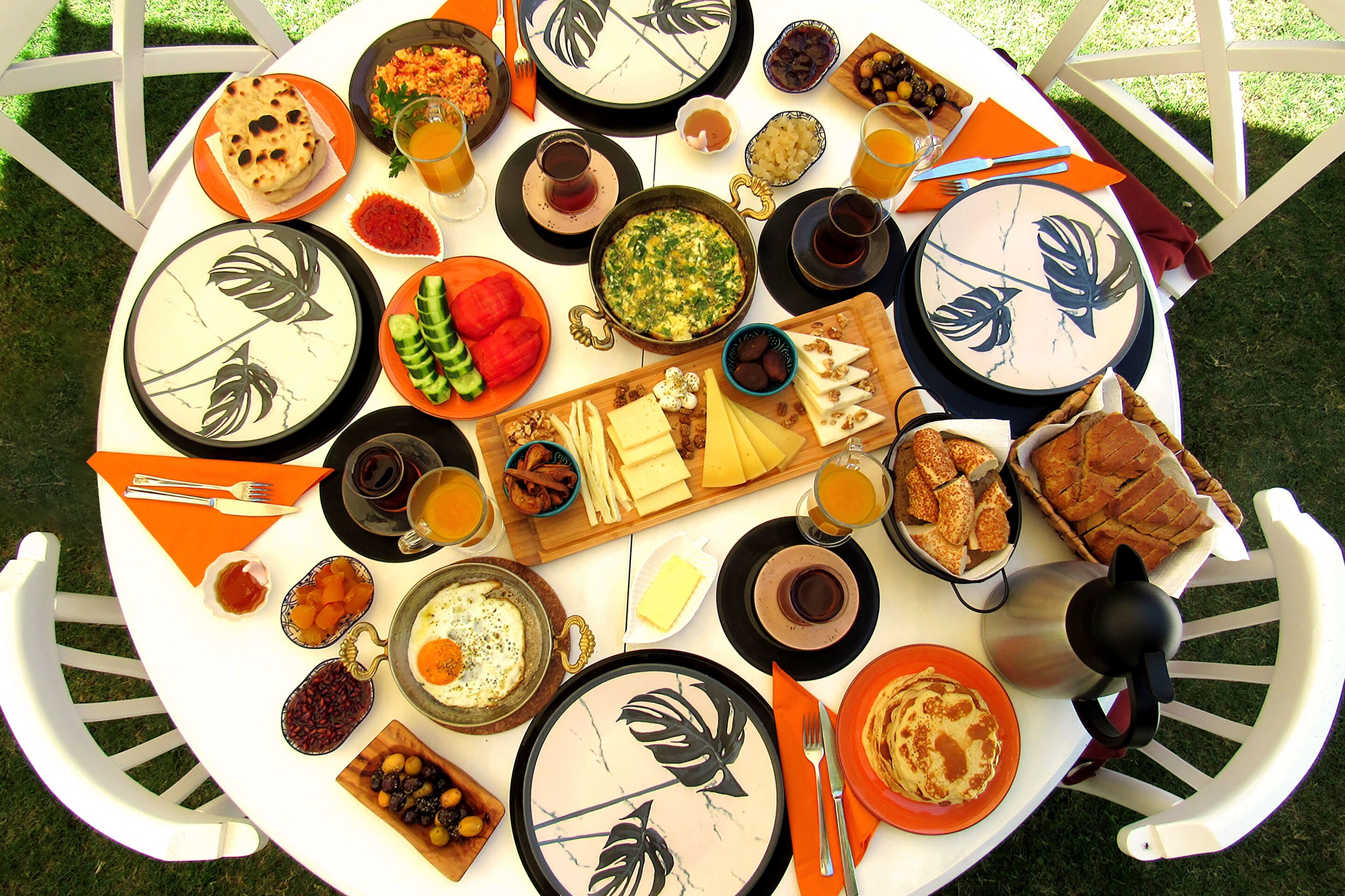 free daily full breakfast