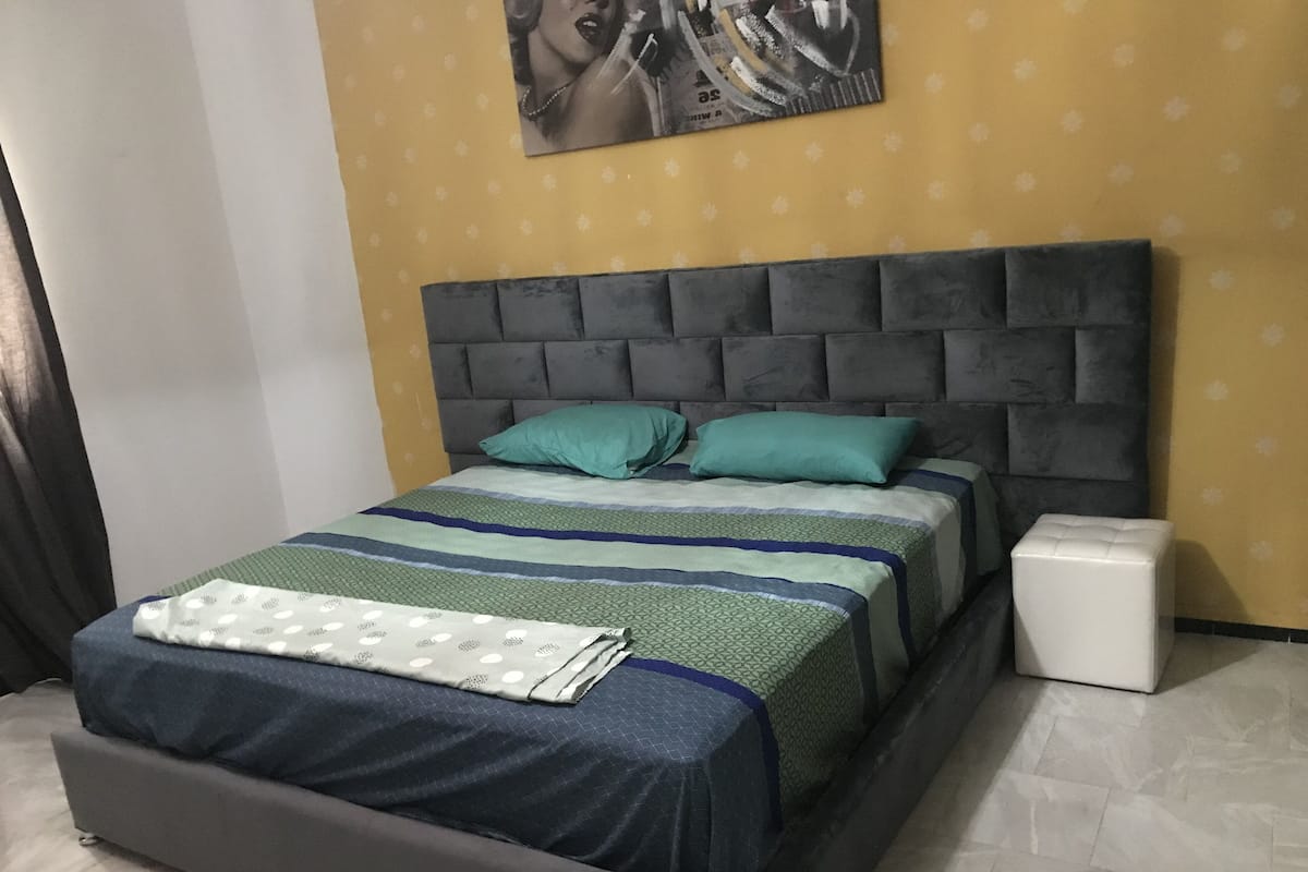 Apartment, 2 Bedrooms (Marilyn Monroe) | Blackout curtains, cots/infant beds, rollaway beds, free WiFi