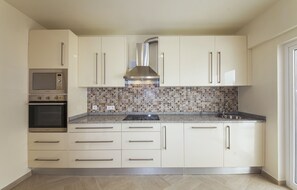 Apartment, 3 Bedrooms | Private kitchen