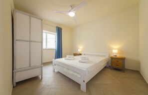 Apartment, 3 Bedrooms | 3 bedrooms, iron/ironing board, cribs (surcharge), WiFi (free) - C10 - Lagos Center Apartment (Lagos)