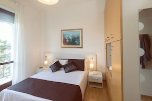 Doppel- oder Zweibettzimmer