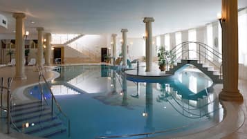 Indoor pool, sun loungers