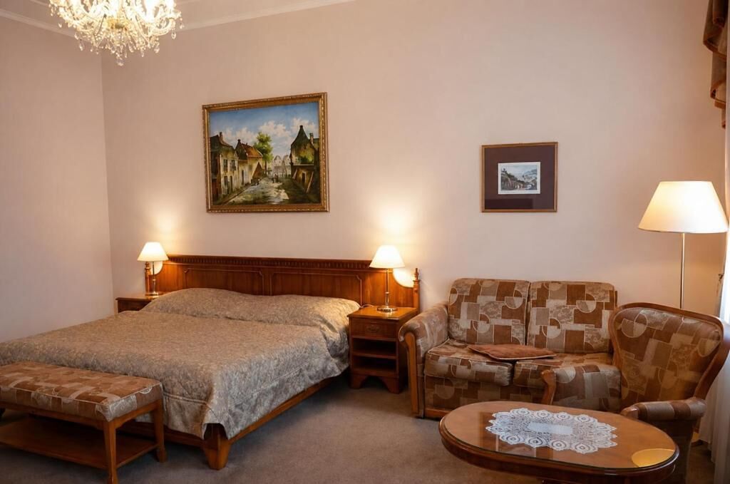 Comfort Double Room | In-room safe, desk, laptop workspace, blackout drapes