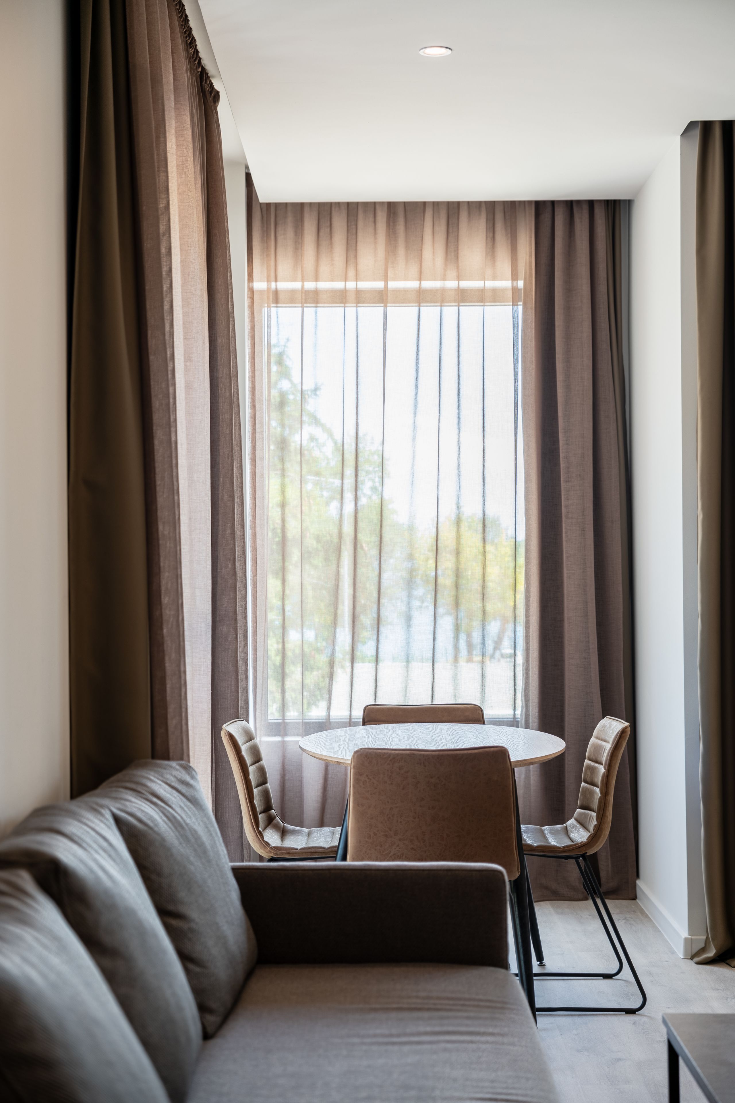 grand apartment, 2 bedrooms, balcony | room amenity