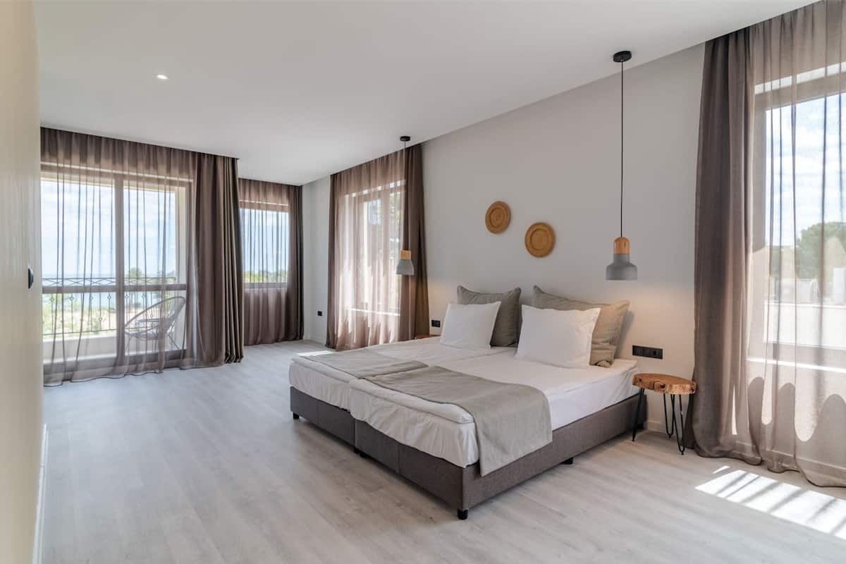 Apartment, 1 Bedroom | Minibar, desk, laptop workspace, blackout drapes