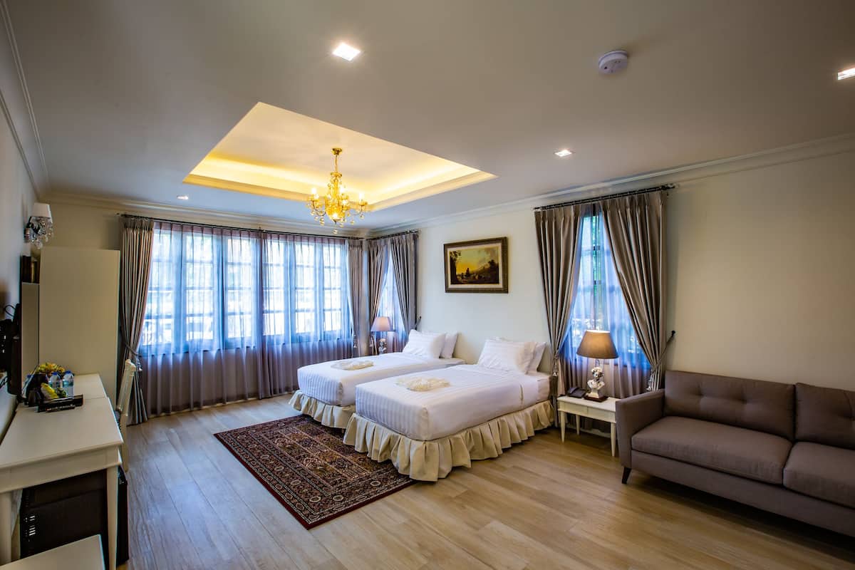 Junior Suite, 2 Twin Beds, Ensuite, Corner | Premium bedding, free minibar, desk, blackout drapes