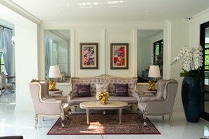 Lobby sitting area - Merchant Villa (Chiang Mai)