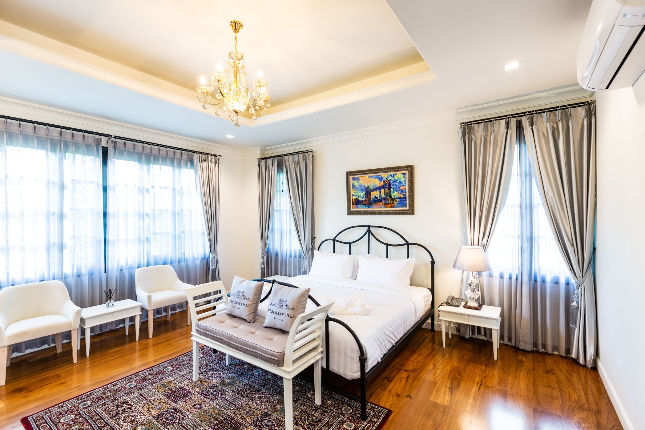 Ropa de cama de alta calidad y minibar con artículos gratuitos 