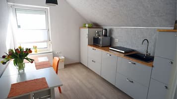 Căn hộ (for 3 Person) | Bếp riêng | Tủ lạnh, lò vi sóng, lò nướng, bếp nấu
