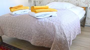 Apartment (for 5 Person) | Free cots/infant beds, WiFi, bed sheets