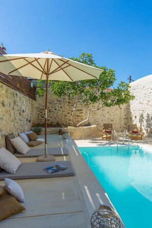 Outdoor pool - Dotira, chemical-free pool, walking distance to taverna, 5' from a sandy beach (Rethimno)