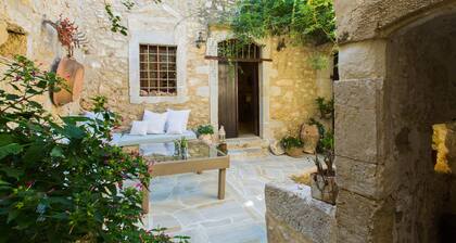 Dotira, an Enchanting Heritage Home with Pool