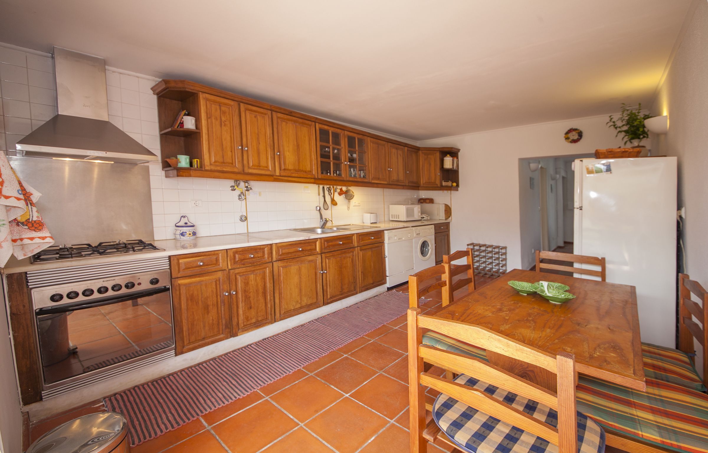 House, 2 Bedrooms | Private kitchen | Full-sized fridge, microwave, oven, stovetop