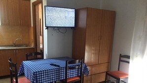 Eenvoudig appartement, uitzicht op het strand | Woonruimte