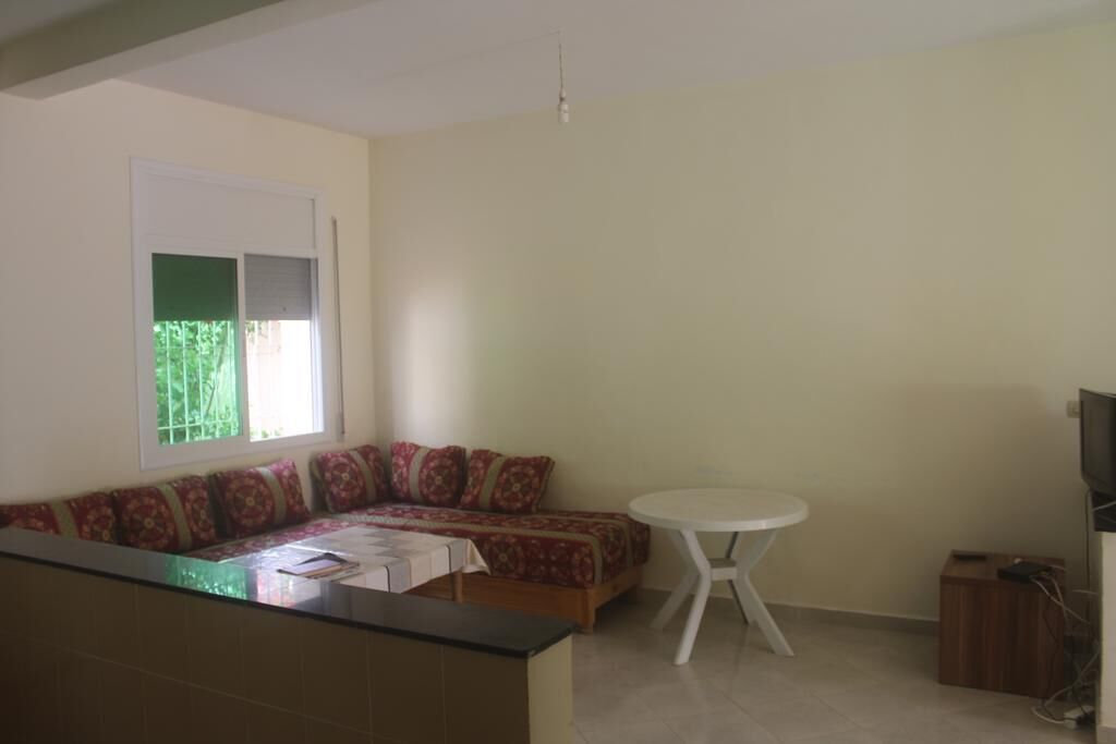 Villa Familiale, 3 chambres | Coin séjour | Télévision à écran plat