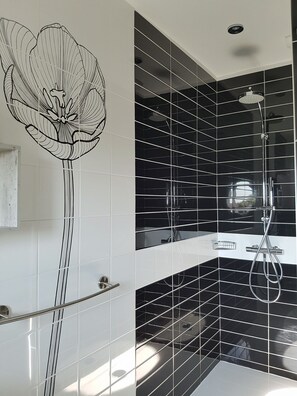 Business Double Room (La Loire) | Bathroom shower - Chambres d'hôtes Les 3 Vallées (Mauges-sur-Loire)