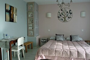Quarto casal empresarial (La Loire) | Individualmente decorados, individualmente mobiliados, escrivaninha