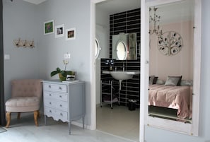 Business-Doppelzimmer (La Loire) | Individuell dekoriert, individuell eingerichtet, Schreibtisch