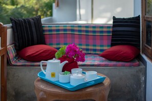 Desayuno continental (USD 5 por persona)