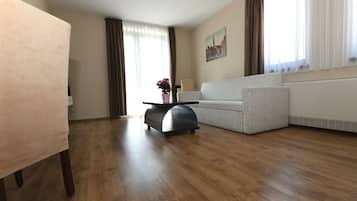 Hypo-allergenic bedding, pillowtop beds, in-room safe, desk