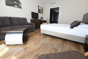 Hypo-allergenic bedding, pillowtop beds, in-room safe, desk