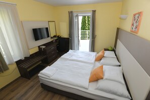 Double or Twin Room | 1 bedroom, minibar, in-room safe, blackout drapes - Hotel Jade - Ezüsthíd Hotel (Veszprem)