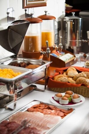 A buffet setup with various food items and a coffee machine. - Hotel Jade - Ezüsthíd Hotel (Veszprem)