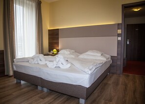 1 bedroom, minibar, in-room safe, blackout drapes - Hotel Jade - Ezüsthíd Hotel (Veszprem)