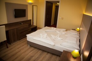 1 bedroom, minibar, in-room safe, blackout drapes - Hotel Jade - Ezüsthíd Hotel (Veszprem)