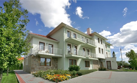 Exterior. Hotel Jade - Ezüsthíd Hotel