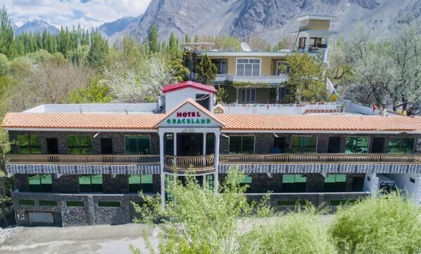 Front of property - Graceland Hotel (Skardu)