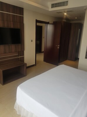 In-room safe, desk, iron/ironing board, free WiFi