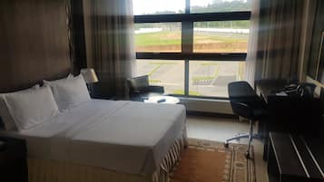 1 bedroom, in-room safe, desk, iron/ironing board
