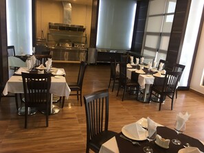Breakfast, lunch, dinner served; local and international cuisine 