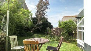 Unclassified image, 3 of 43, button - Smugglers Rest (Bideford)