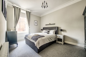 Apartment | Individually decorated, individually furnished, blackout curtains - Stylish Modern Apartment Parking (Edinburgh)
