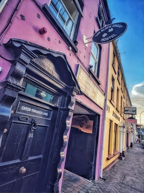 Property entrance - The Black Sheep Hostel (Killarney)