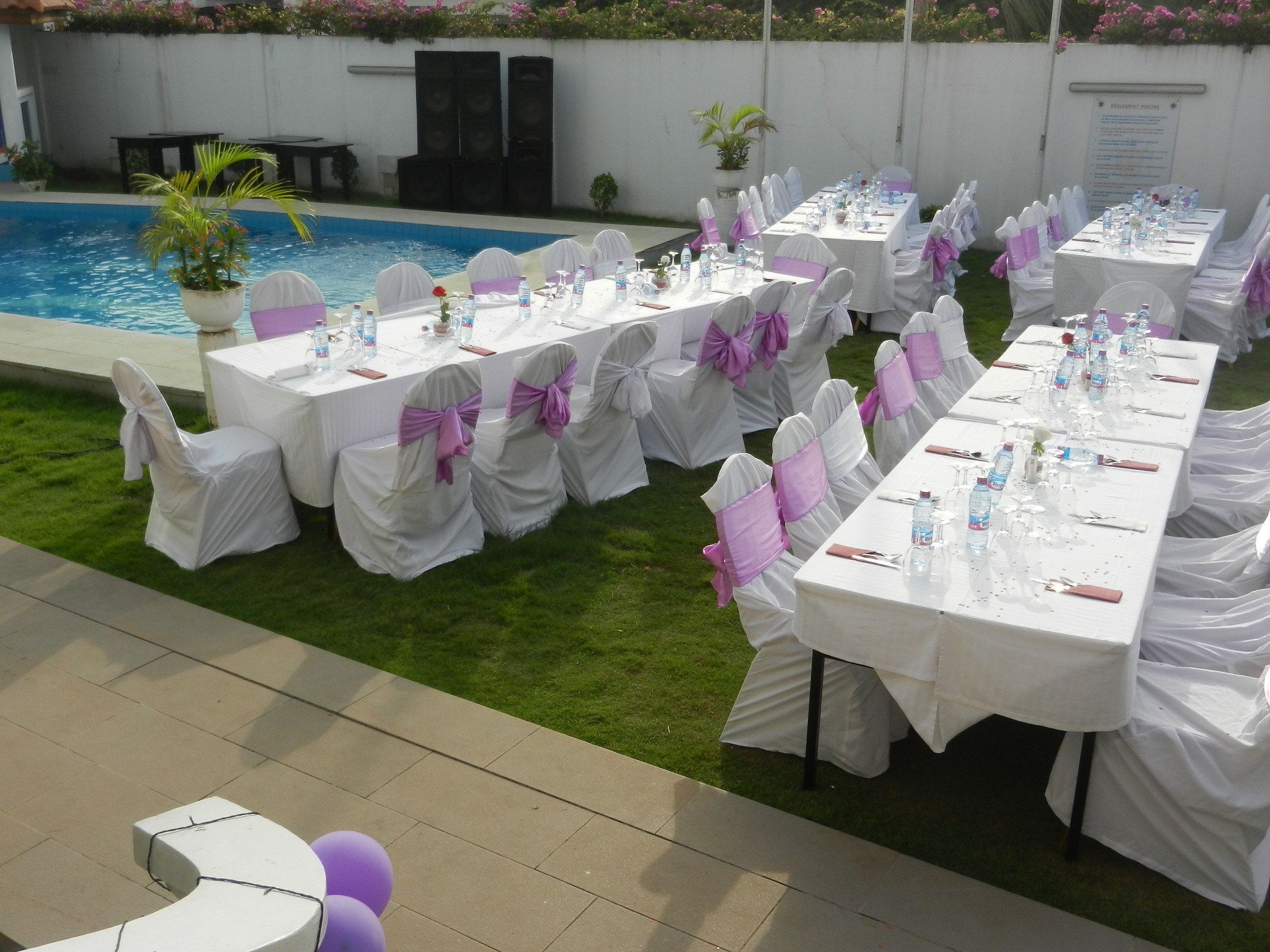 3 restauranter, frokost serveres, lokale og internasjonale retter