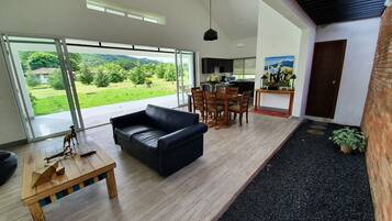 Ferienhaus | Wohnbereich | LCD-Fernseher