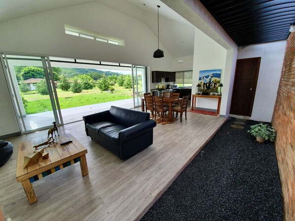 Ferienhaus | Wohnbereich | LCD-Fernseher