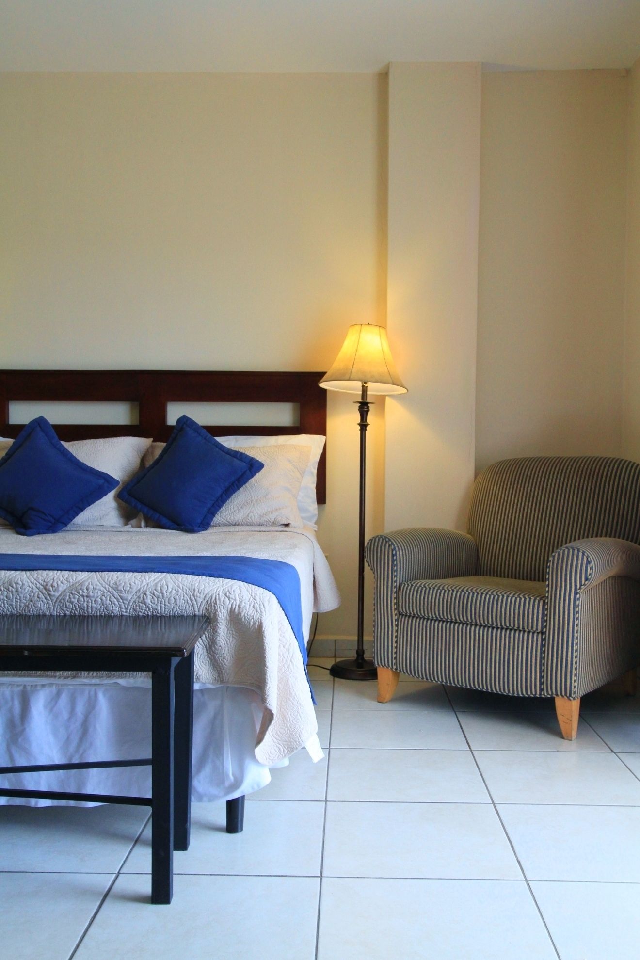 Standard-Doppelzimmer, 2 Doppelbetten | Zimmersafe, kostenloses WLAN, Bettwäsche