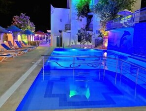 Seasonal outdoor pool - Eski Cesme Apart Butik Otel (Bodrum)
