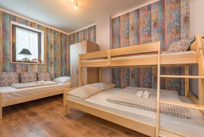 3 bedrooms, iron/ironing board, free WiFi, bed sheets