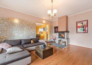 TV, fireplace, stereo