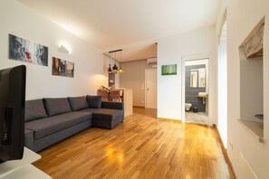 Double Room, Balcony | Living area | Smart TV - Arco Gentile (Bitonto)