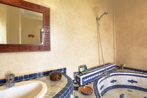 Grand Villa | Bathroom | Combined shower/tub, rainfall showerhead, towels, soap