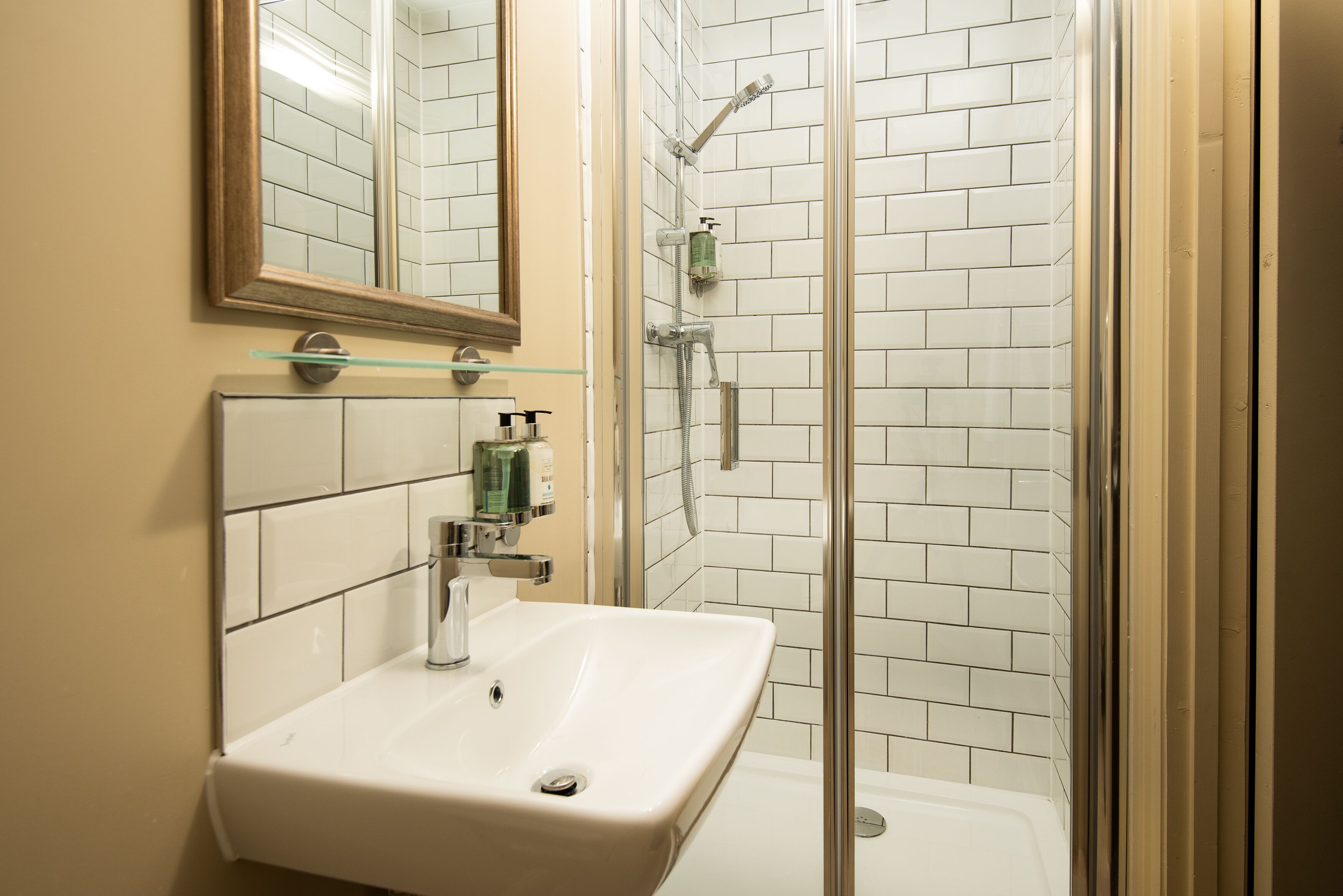 single room | bathroom | free toiletries, hair dryer, towels